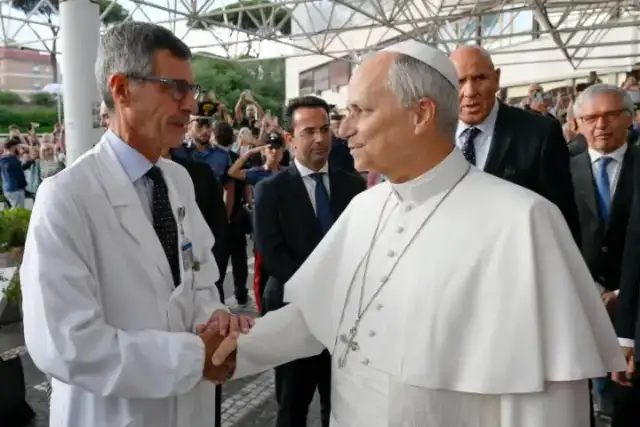 Foto della puntata del 17 ottobre 2026: Il Papa lascia il Gemelli e torna in Vaticano. Domani l’Angelus dalla finestra dell’appartamento pontificio