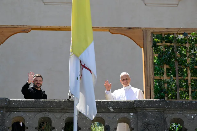 Foto della puntata del 19 ottobre 2026: Telefonata tra Leone XIV e Zelensky. La tregua per Oleshky ora chiesta a entrambe le parti